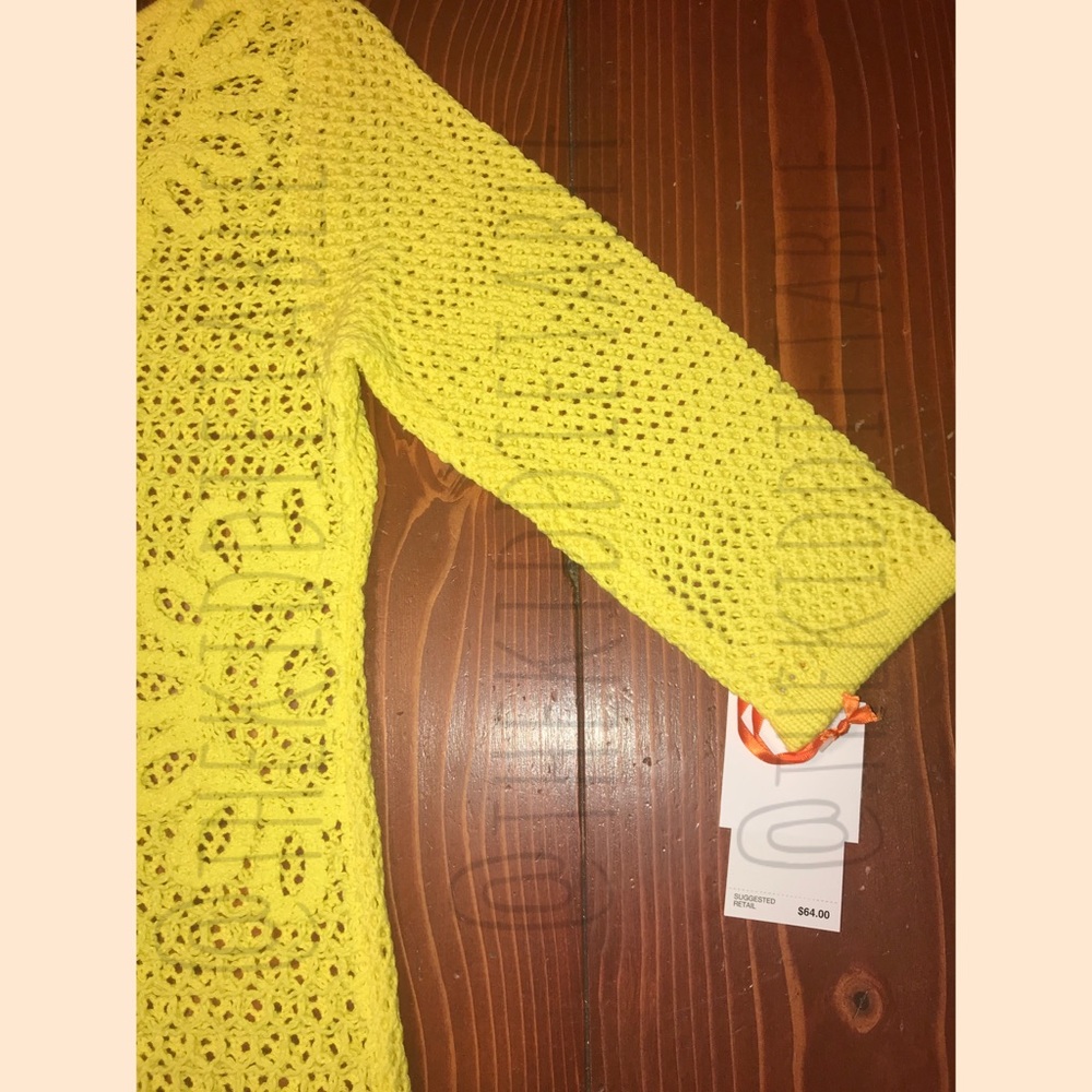 Crochet floral pattern yellow asymmetrical top - Picture 5 of 10